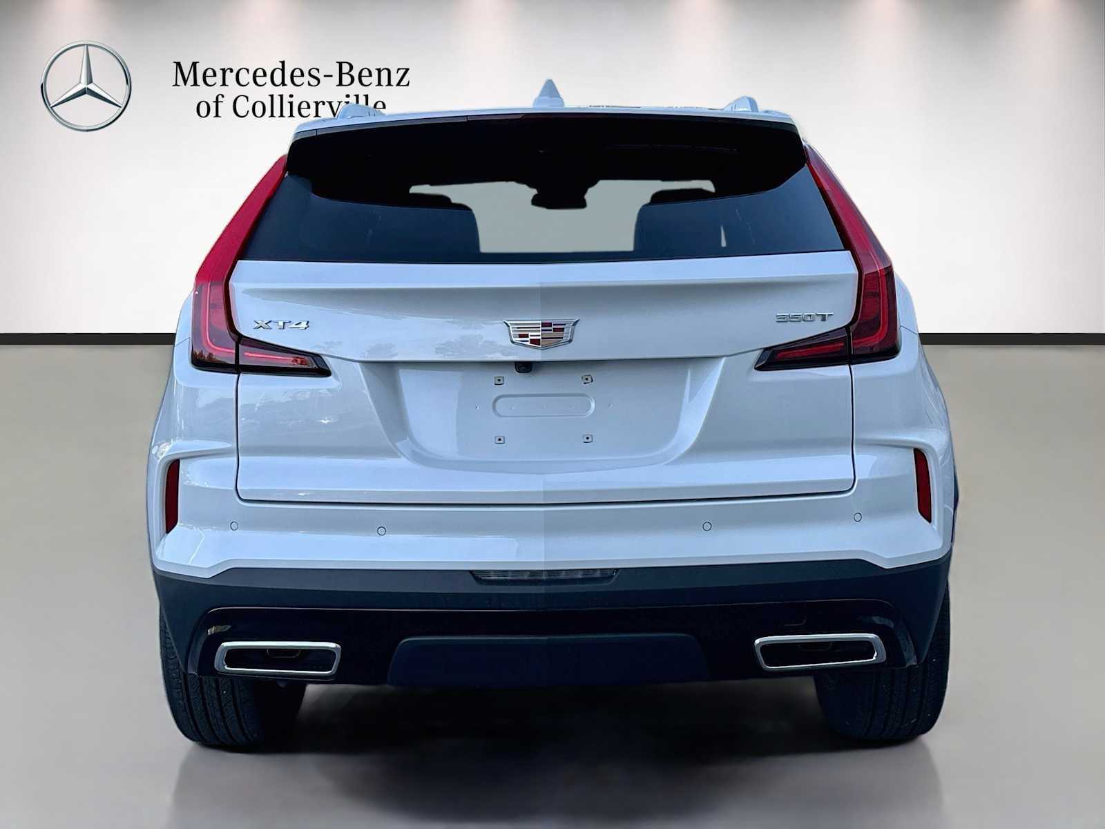 Used 2024 Cadillac XT4 Premium Luxury w/ Cold Weather Package FWD image 6