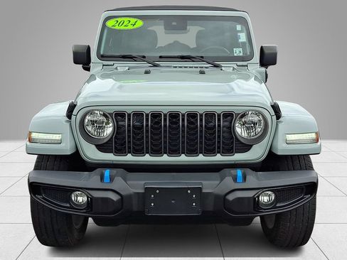 Used 2024 Jeep Wrangler Unlimited w/ Convenience Group AWD/4WD image 3