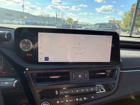 Used 2023 Lexus ES 350 w/ Premium Package FWD image 9