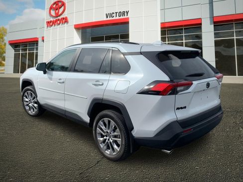 Used 2023 Toyota RAV4 XLE Premium image 4