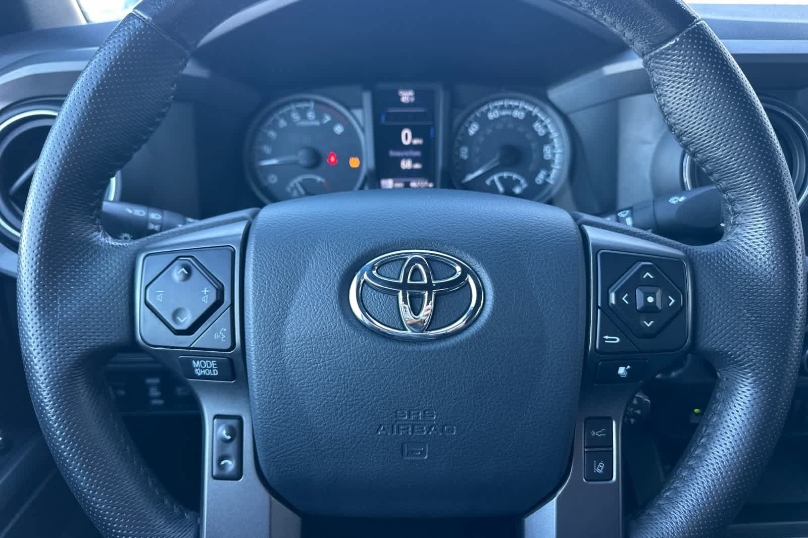 Used 2018 Toyota Tacoma TRD Off-Road w/ Technology Package AWD/4WD image 23