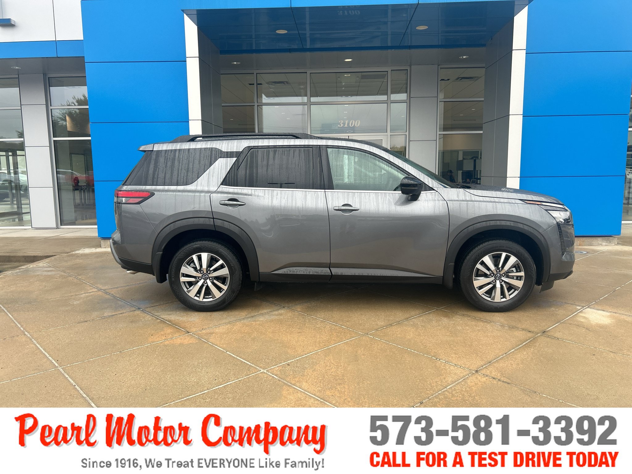 Used 2026 Nissan Pathfinder SL w/ Cargo Package AWD/4WD image 3