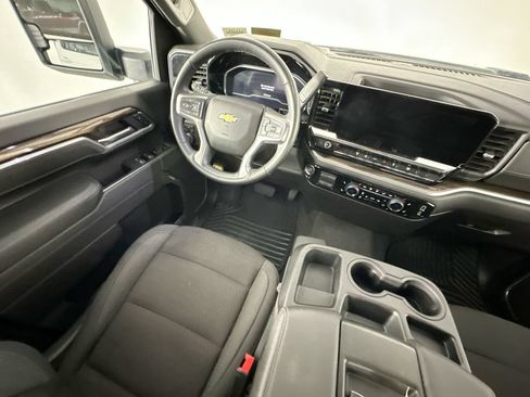 Used 2025 Chevrolet Silverado 2500 LT w/ Convenience Package AWD/4WD image 9