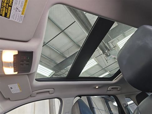 Used 2021 Nissan Rogue SV w/ Premium Package image 28