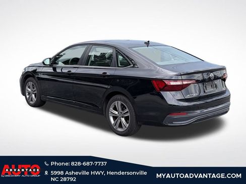 Used 2024 Volkswagen Jetta SE FWD image 4