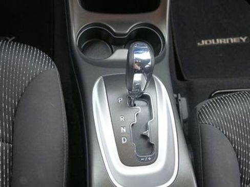 Used 2017 Dodge Journey SE image 24