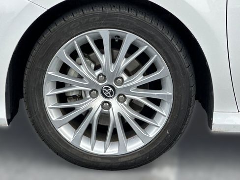 Used 2020 Toyota Camry XLE image 11