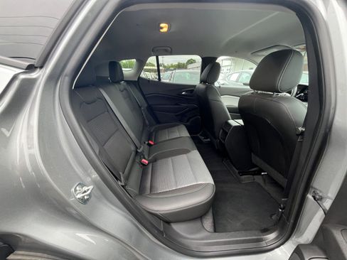 Used 2025 Chevrolet Trax LT FWD image 24