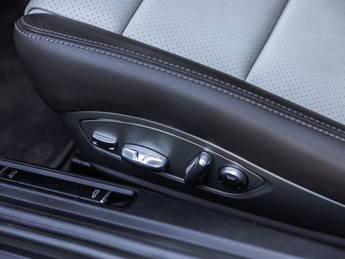 Certified 2016 Porsche Cayman image 23