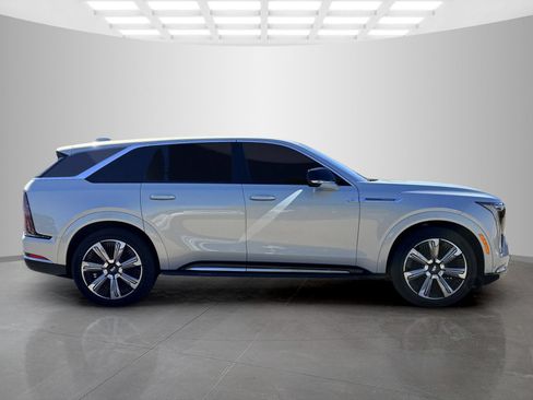 Used 2025 Cadillac Escalade IQ Luxury 2 AWD/4WD image 4