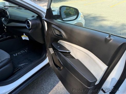 Used 2024 Chevrolet Trax LT FWD image 9