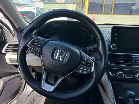 Used 2018 Honda Accord Touring image 17