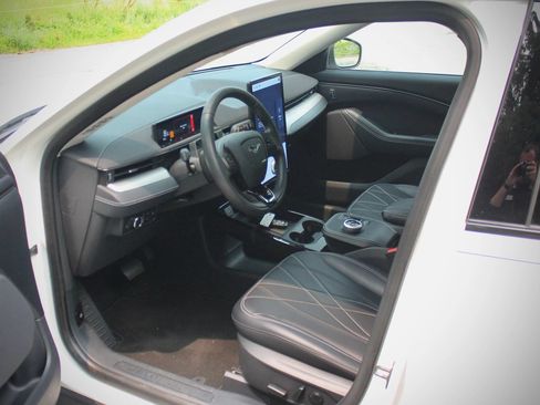 Used 2023 Ford Mustang Mach-E Select RWD image 11