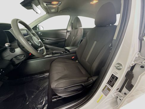 Used 2022 Hyundai Elantra SE FWD image 21