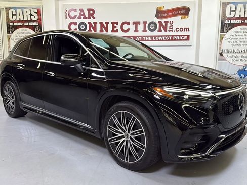 Used 2023 Mercedes-Benz EQS 580 4MATIC SUV image 2