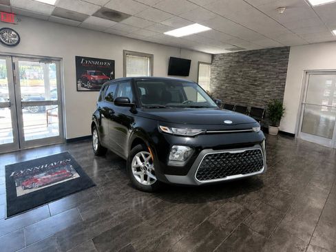Used 2021 Kia Soul S FWD image 2
