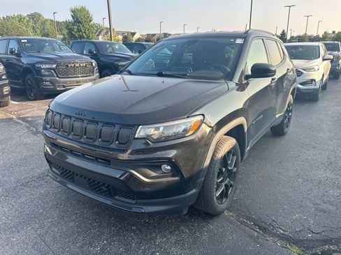 Used 2022 Jeep Compass Latitude AWD/4WD image 1