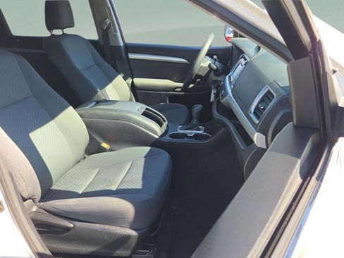 Used 2015 Toyota Highlander LE image 15