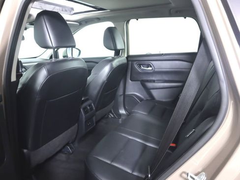 Used 2024 Nissan Rogue SV w/ SV Premium Package image 18