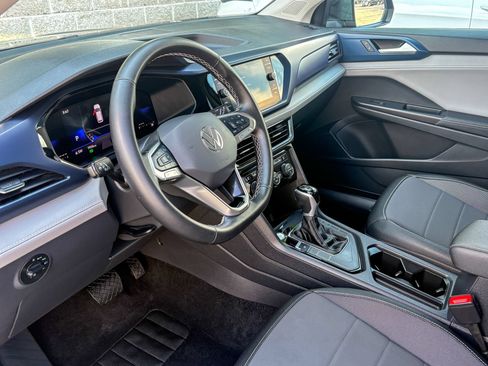 Used 2024 Volkswagen Taos SE FWD image 6