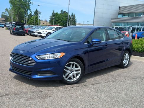 Used 2015 Ford Fusion SE FWD image 1