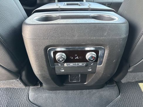 Used 2022 GMC Yukon XL Denali image 20