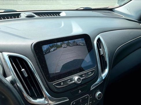 Used 2018 Chevrolet Equinox Premier image 11