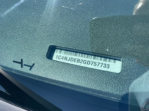 Used 2016 Jeep Compass Latitude AWD/4WD image 27