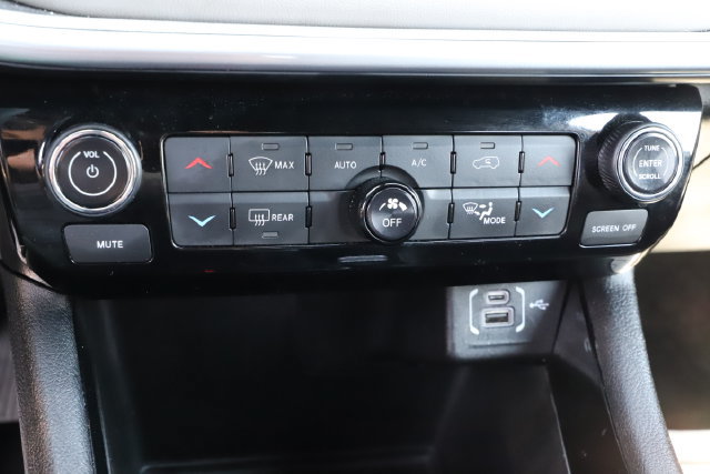 Used 2025 Jeep Compass Limited AWD/4WD image 29