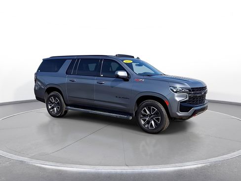 Used 2022 Chevrolet Suburban Z71 w/ Luxury Package AWD/4WD image 2