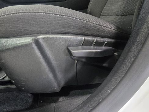 Used 2025 Chevrolet Equinox LT image 16