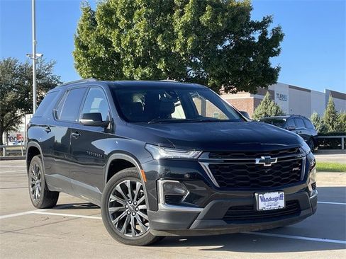 Used 2023 Chevrolet Traverse RS image 2