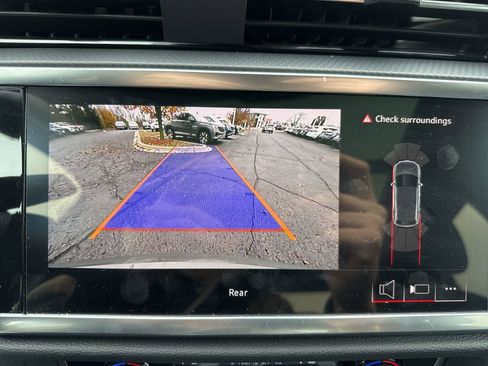 Used 2025 Audi Q3 2.0T Premium image 18