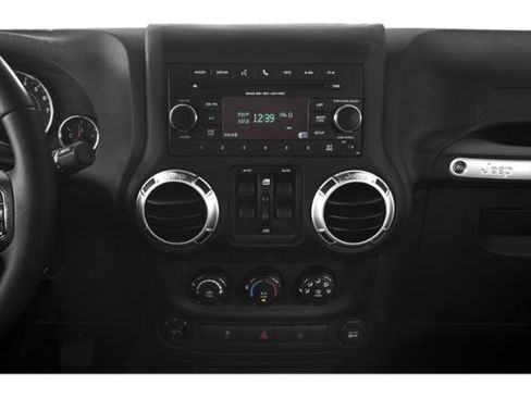 Used 2015 Jeep Wrangler Unlimited Sahara w/ Connectivity Group AWD/4WD image 10