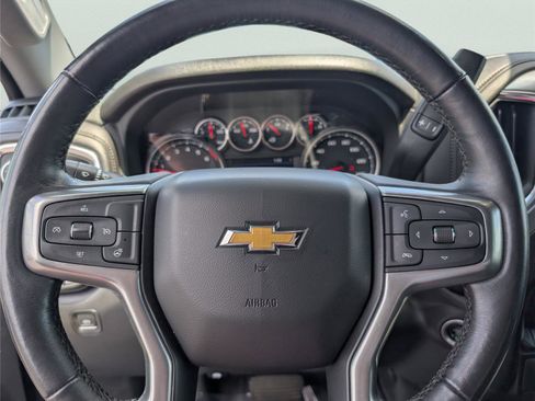 Used 2022 Chevrolet Silverado 1500 LT w/ Z71 Off-Road Package AWD/4WD image 18