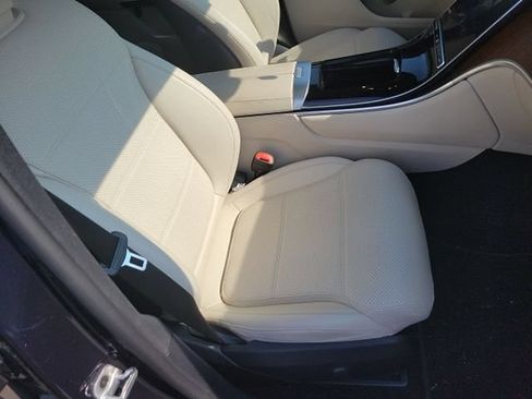Used 2023 Mercedes-Benz GLC 300 4MATIC image 6