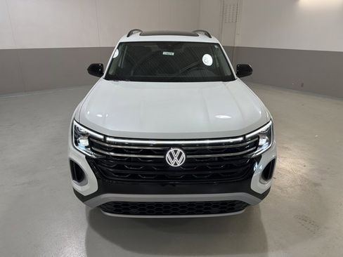New 2026 Volkswagen Atlas Peak Edition AWD/4WD image 3