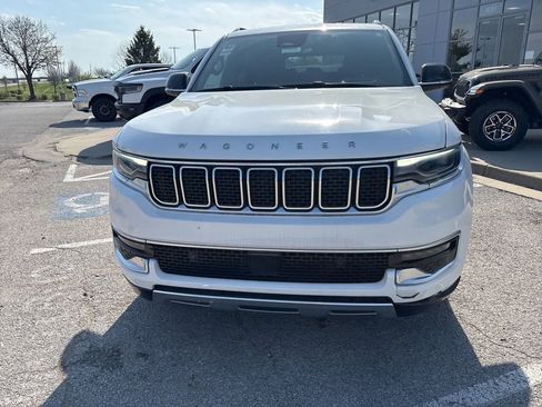 Used 2023 Jeep Wagoneer Series III w/ Preferred Equipment Group AWD/4WD image 10