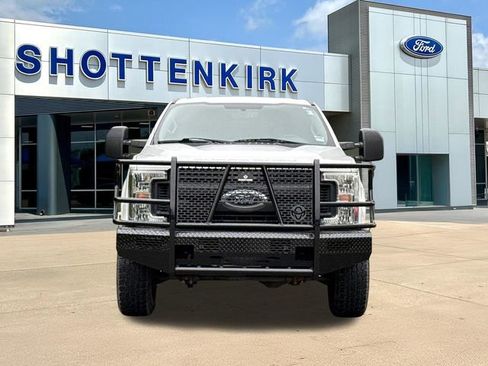 Used 2018 Ford F250 XL AWD/4WD image 2
