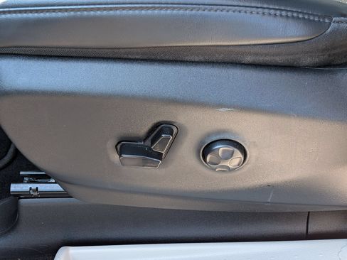 Used 2023 Chrysler Pacifica Touring-L FWD image 15