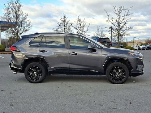 Used 2022 Toyota RAV4 SE image 9