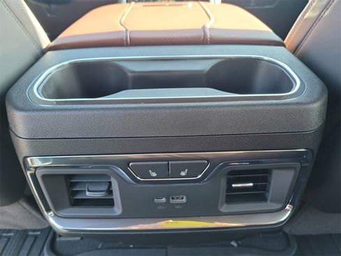 New 2025 GMC Sierra 3500 Denali Ultimate image 15