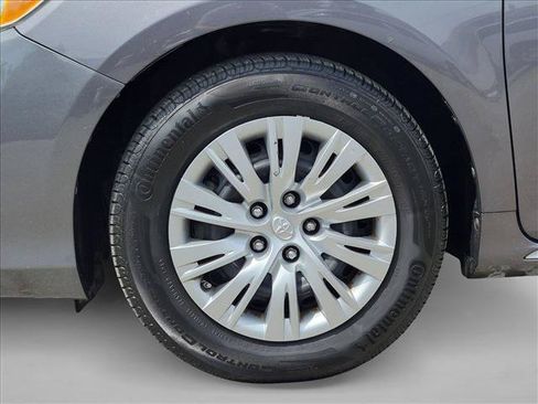 Used 2014 Toyota Camry LE FWD image 23