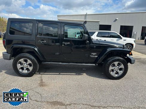 Used 2018 Jeep Wrangler Unlimited Sahara image 2