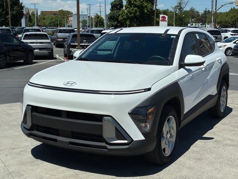Certified 2025 Hyundai Kona SE AWD/4WD image 10
