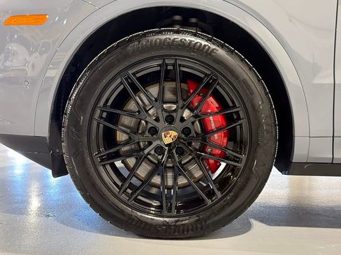 Used 2026 Porsche Cayenne S image 5