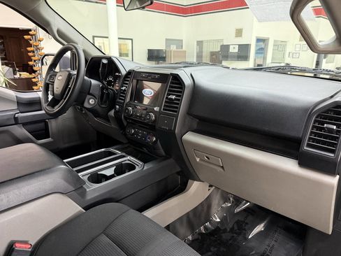 Used 2017 Ford F150 XL w/ Equipment Group 101A Mid AWD/4WD image 18