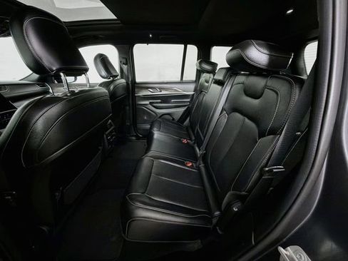 Used 2024 Jeep Grand Cherokee Limited w/ Luxury Tech Group II AWD/4WD image 25