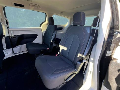 Used 2017 Chrysler Pacifica LX w/ Tire & Wheel Group image 24