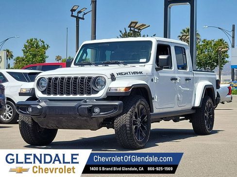 Used 2025 Jeep Gladiator Sport AWD/4WD image 16